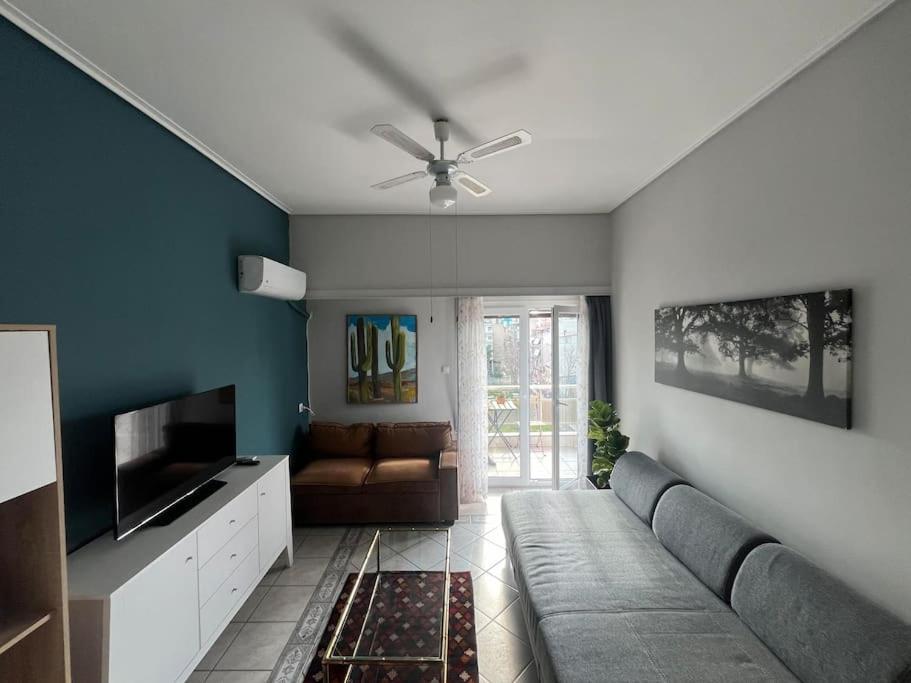 Maria'S Sunlit Apartment Piraeus Exterior photo