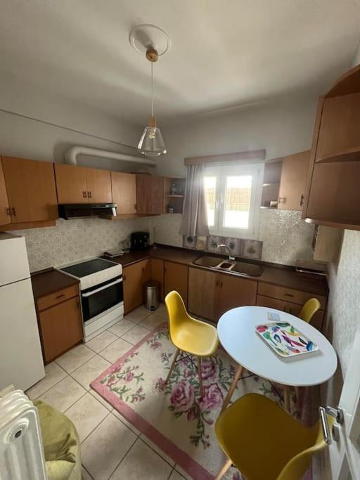 Maria'S Sunlit Apartment Piraeus Exterior photo